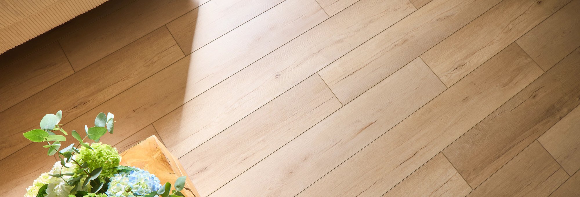 UV012_00761_Grab_MAIN_1221